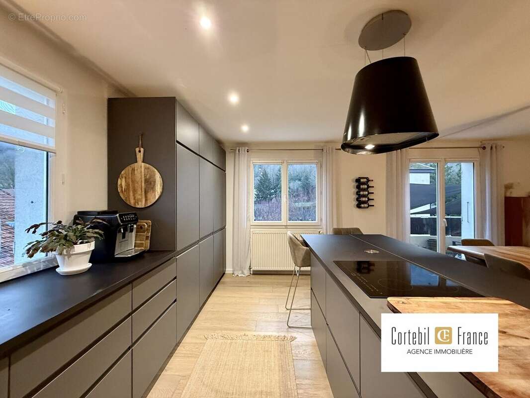 Appartement à MONNETIER-MORNEX