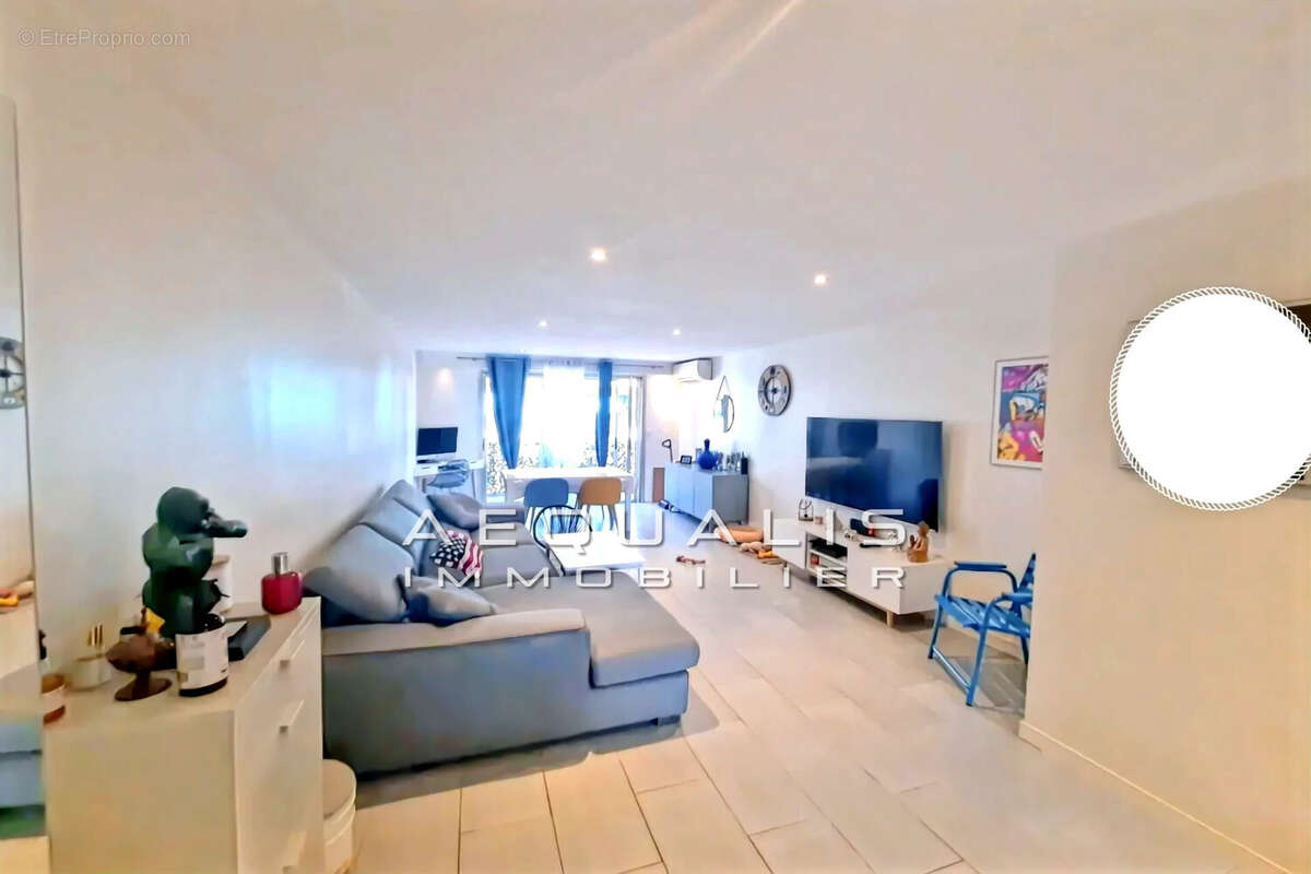 Appartement à SAINT-LAURENT-DU-VAR