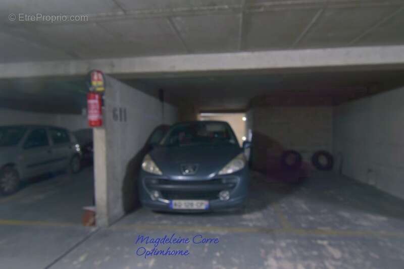 Parking à PARIS-20E