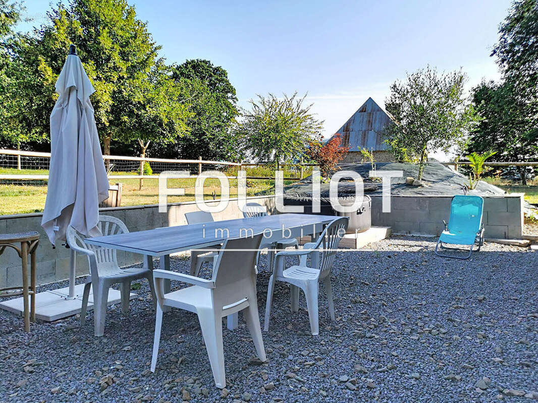 Maison avec dépendances sur 1 hectare - photo 2