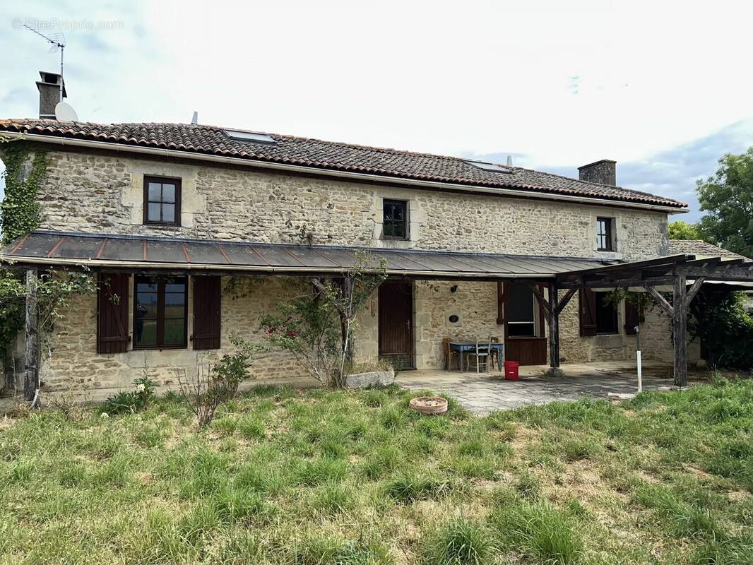 Maison à SOMMIERES-DU-CLAIN