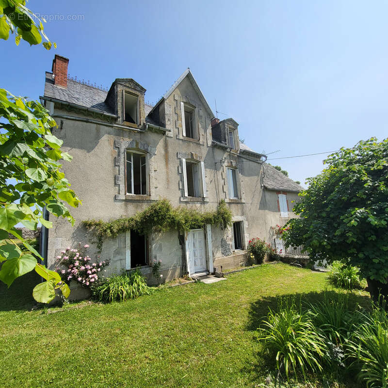 Maison à RIOM-ES-MONTAGNES