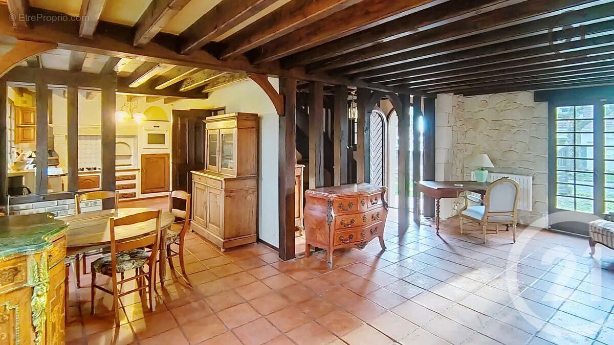 Maison à OZOUER-LE-VOULGIS