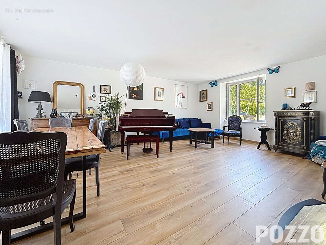 A Vendre à GENÊTS (50530)  - Maison en pierres 189 m² -7 pièces - 4 à 6 chambres - Baie du Mont-Saint-Michel - photo 4