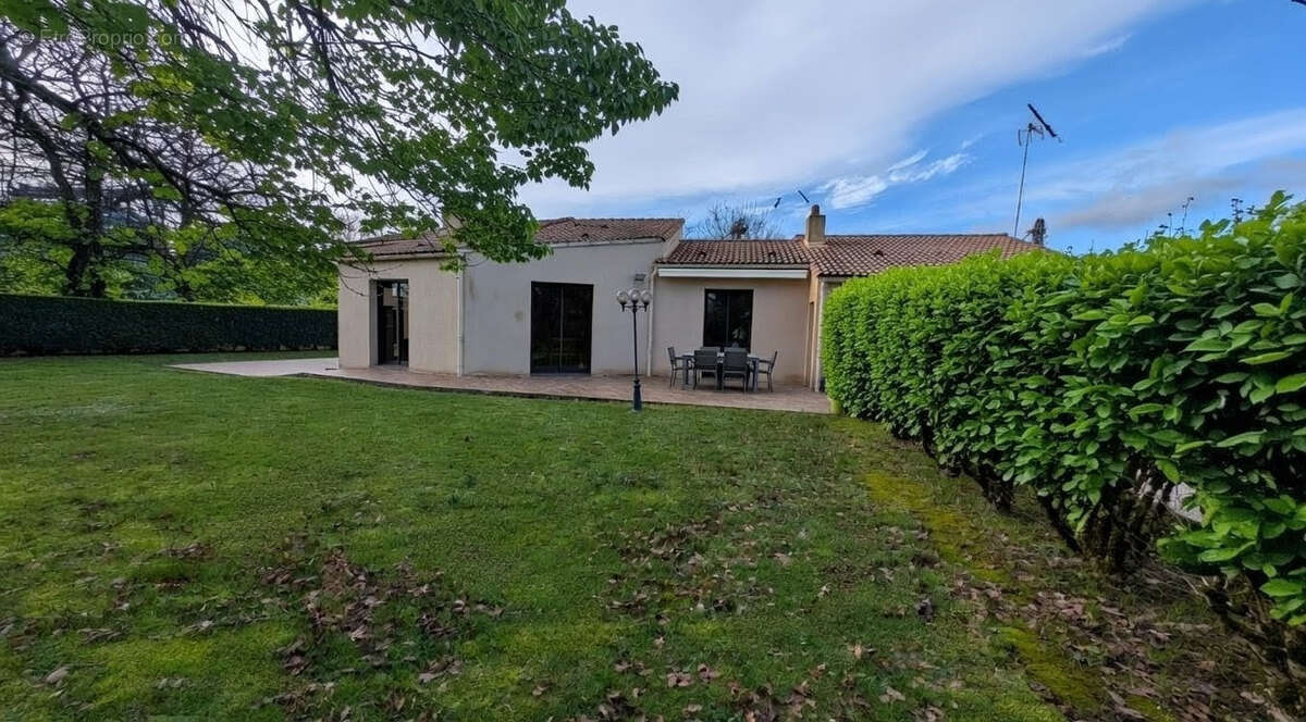 Maison à LES LANDES-GENUSSON