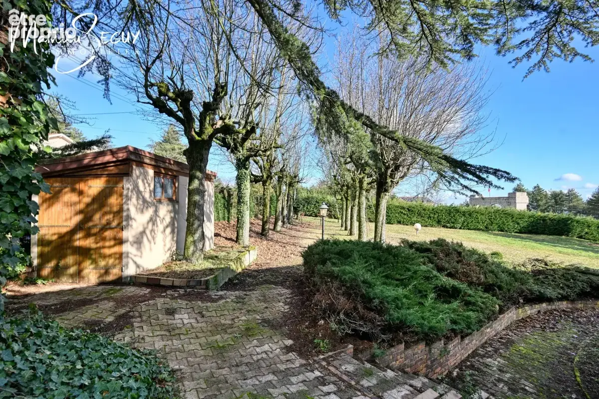 VAUGNERAY - Terrain à bâtir pour une maison P4 à étage + garage - photo 2