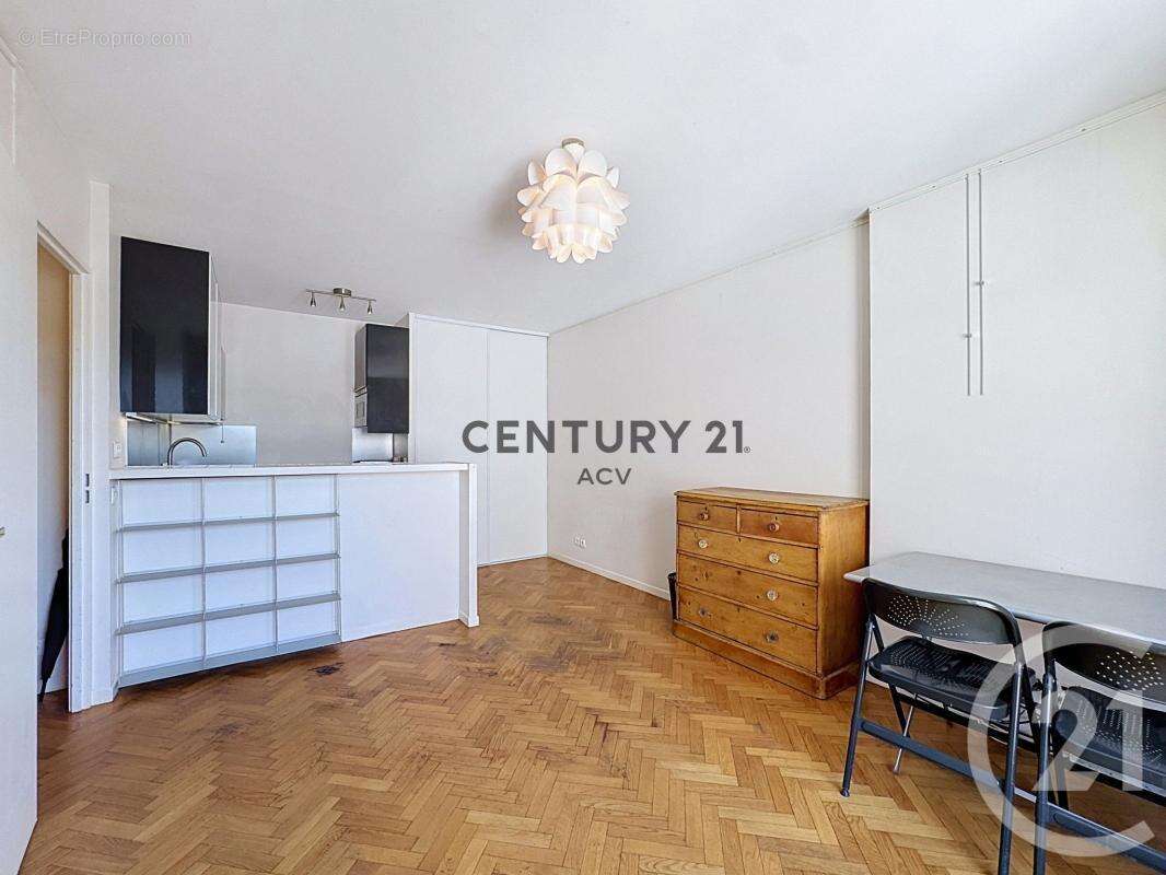 Appartement 25 m² à Saint-Maurice  - photo 2