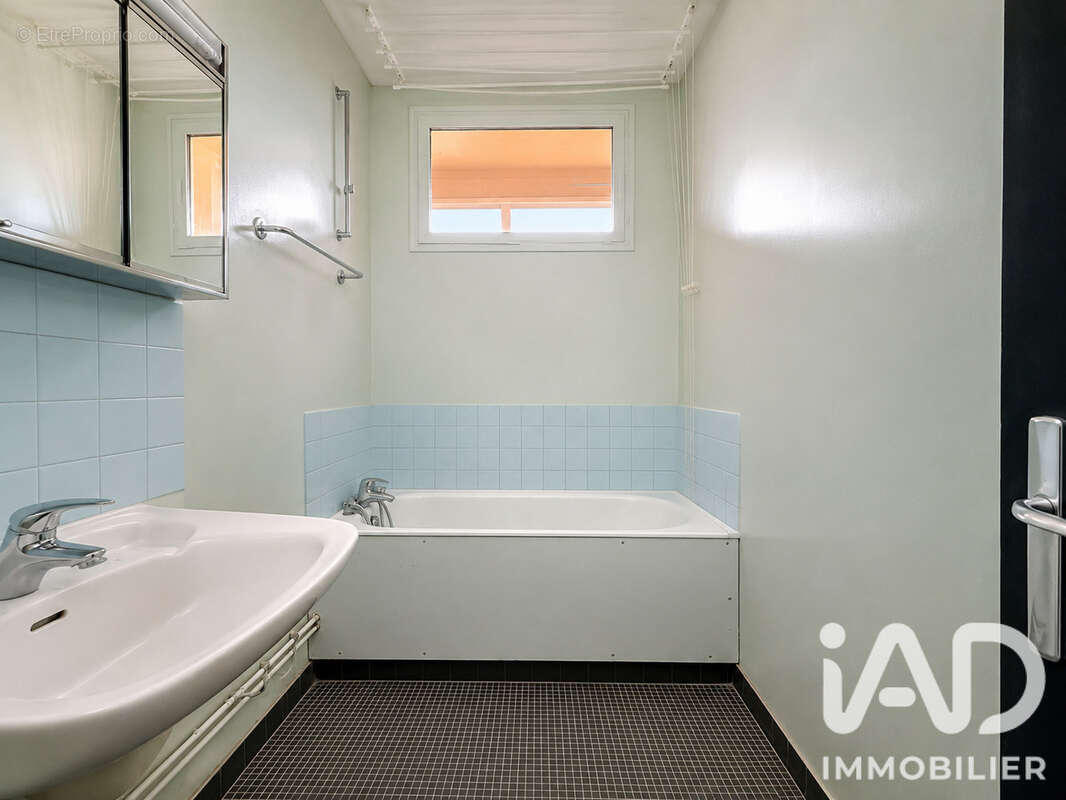 Appartement 92 m² à Le Plessis-Trevise  - photo 8