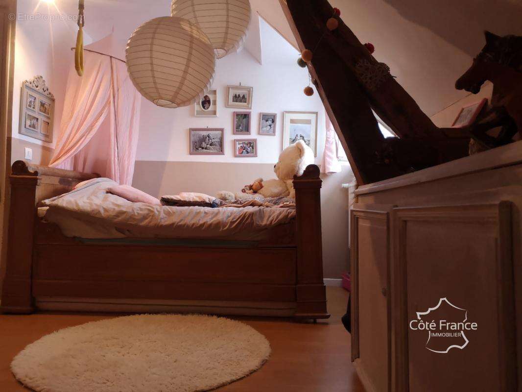 Maison à LA NEUVILLE-LES-DORENGT