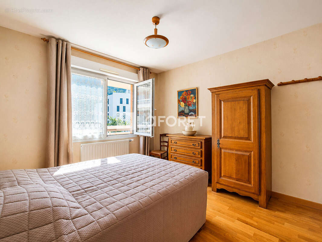 Challes-les-Eaux - Appartement T4 avec garage double, ascenseur et toutes commodités à pied - photo 9