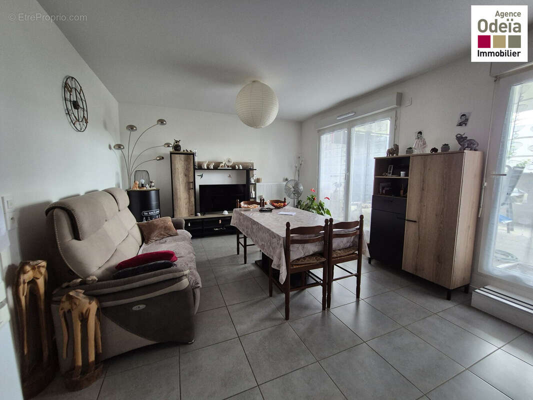 Agence Odeïa Immobilier - Exclusivité - Appartement T2 Arès - salon