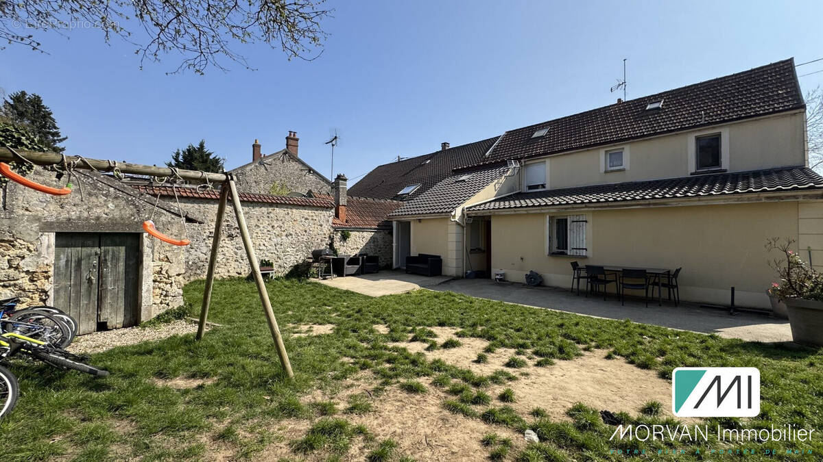 Maison à LES ESSARTS-LE-ROI