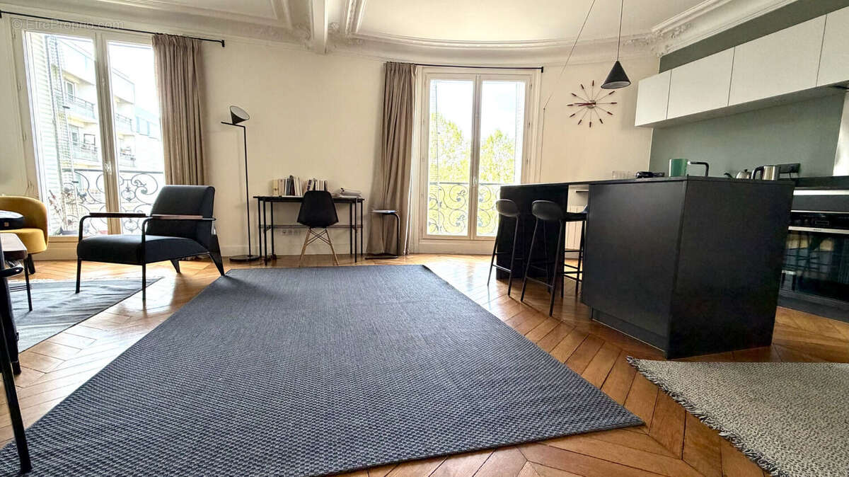Appartement à PARIS-10E