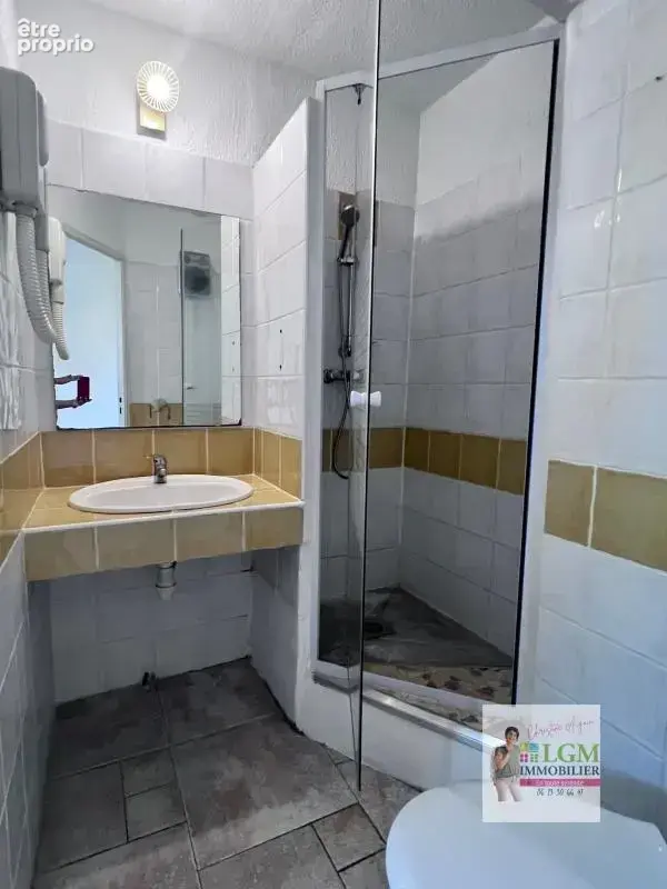 Appartement T3 rénové avec terrasse, piscine et parking – Corbes - photo 6
