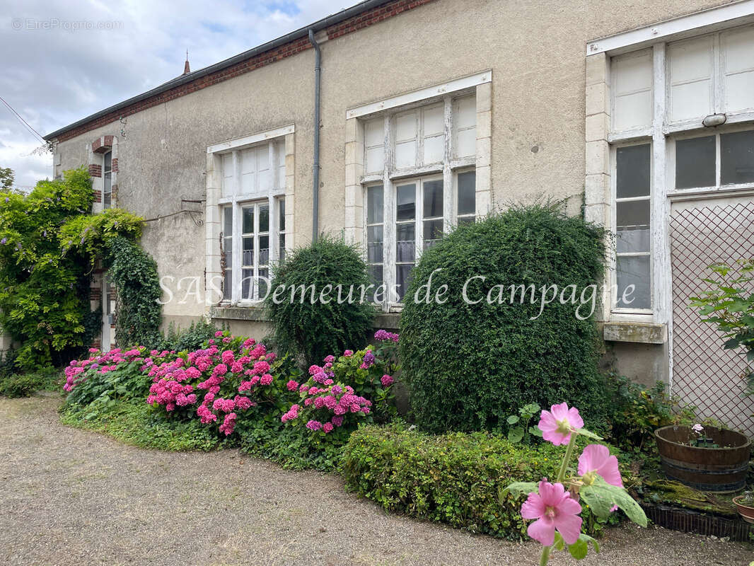 Demeure classique de 1864, commerces à pieds - photo 15