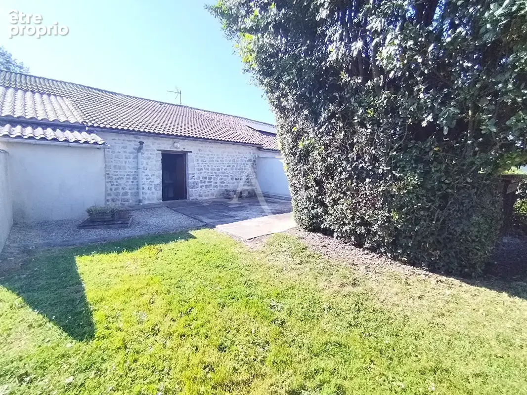 Proche Saintes  - Maison charentaise avec jardin et dépendance - photo 2