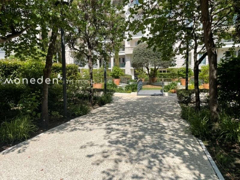 Appartement à COURBEVOIE