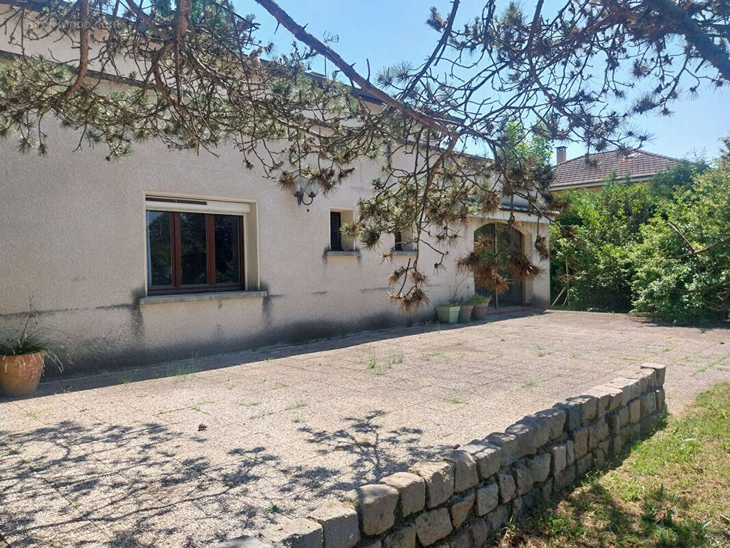Maison à PONT-EVEQUE