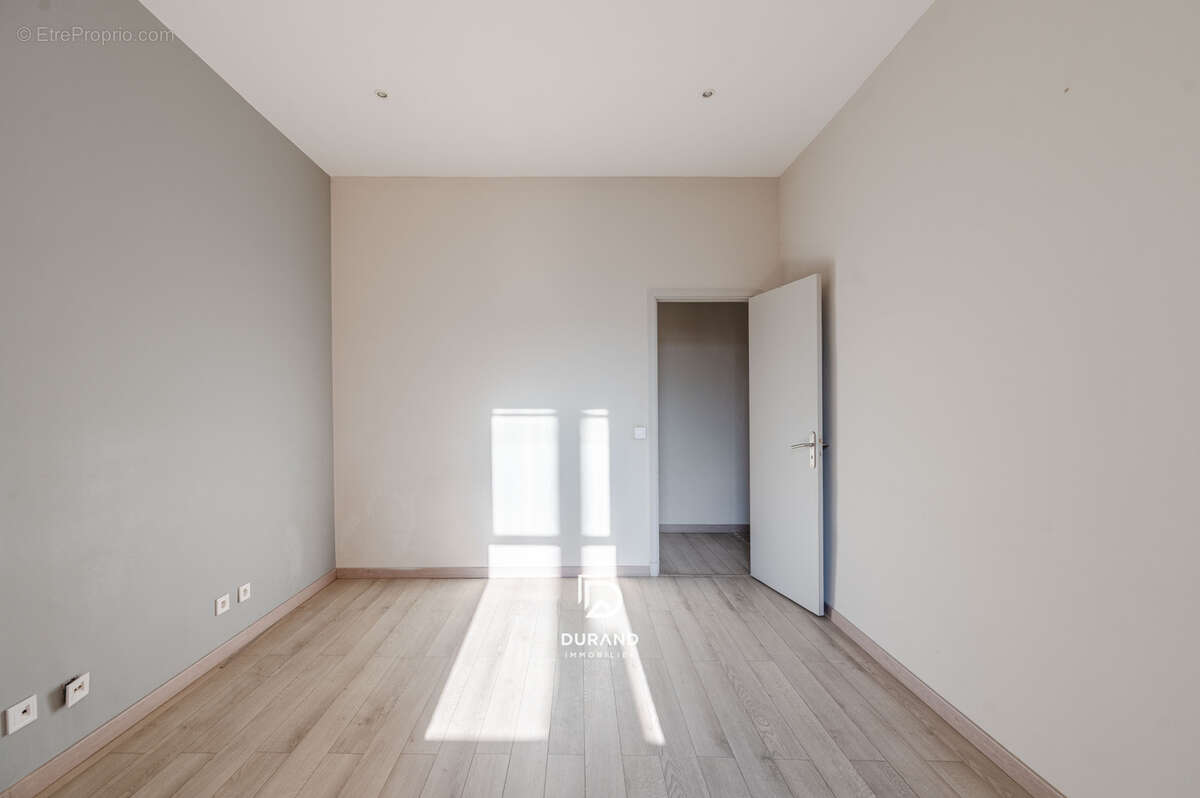 Appartement à MARSEILLE-6E
