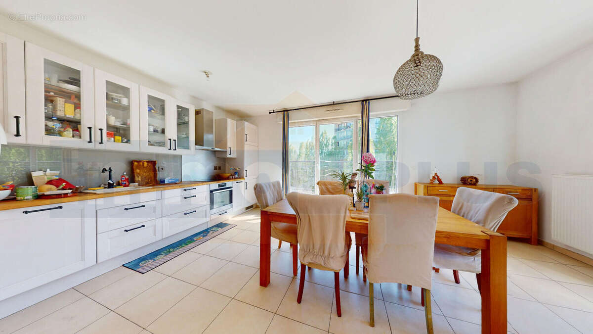 Appartement à FONTENAY-LE-FLEURY