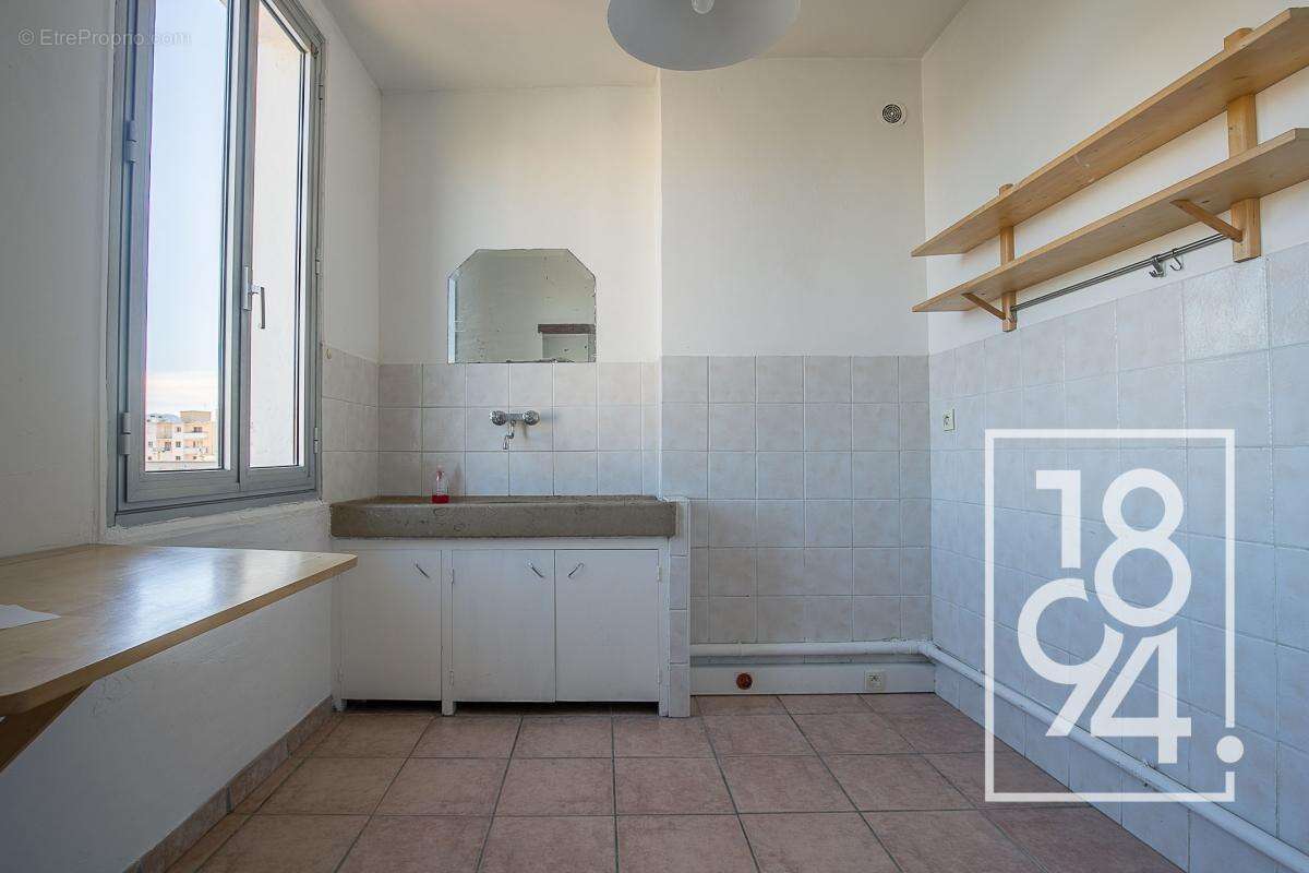 Appartement à MARSEILLE-5E