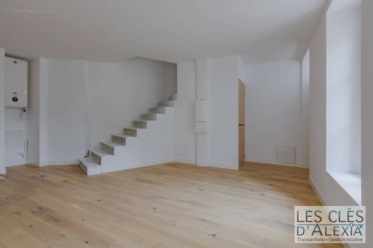 Appartement à SAINT-GENIS-LAVAL