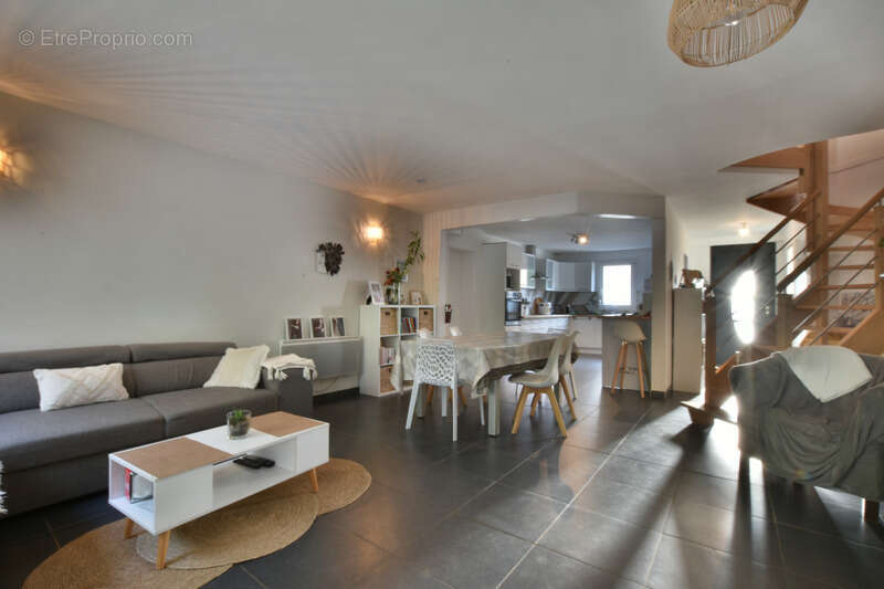 Maison à PELLOUAILLES-LES-VIGNES