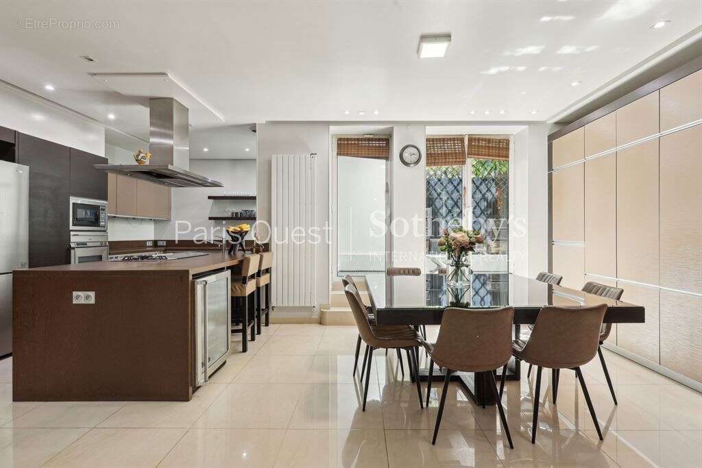 Maison à NEUILLY-SUR-SEINE