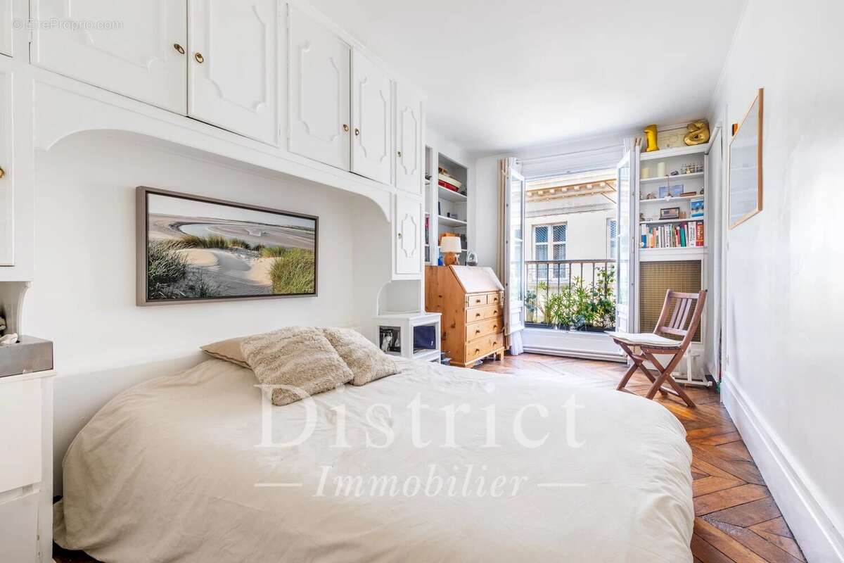 Appartement à PARIS-1E