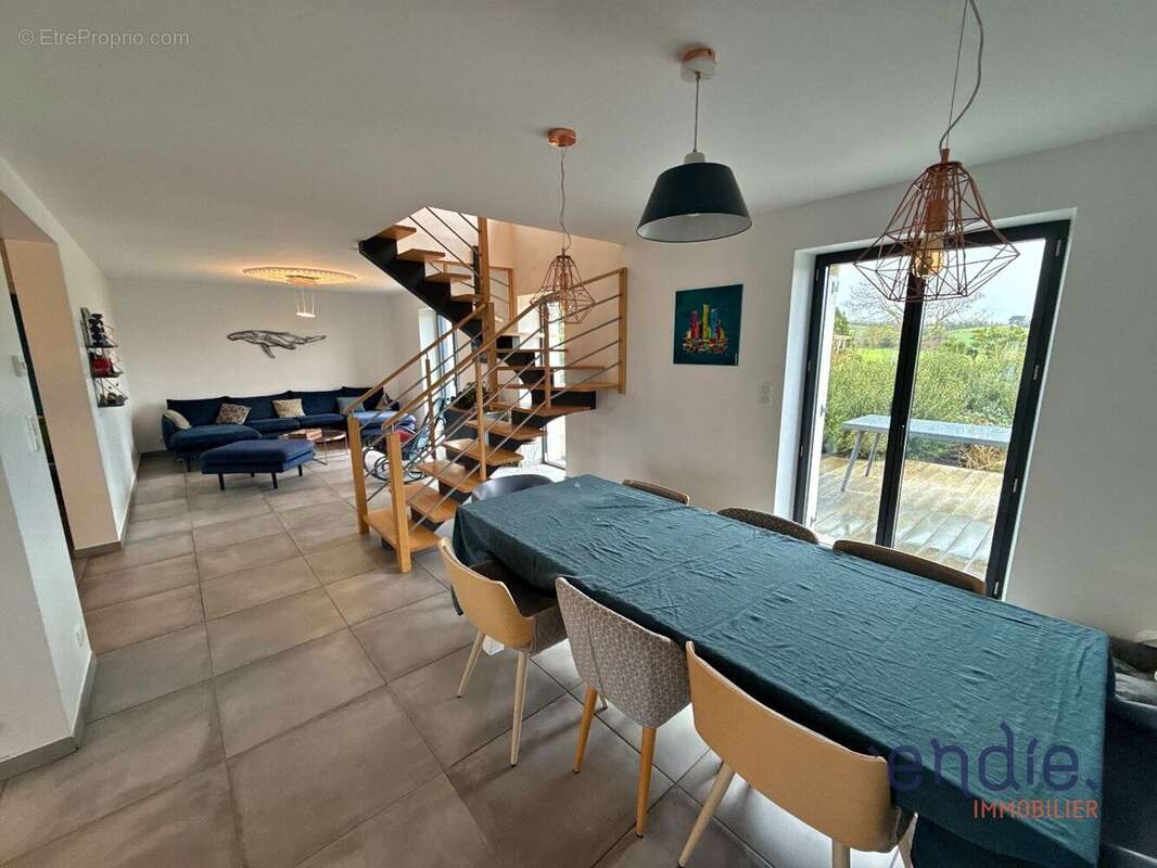 Commerce à PLONEVEZ-PORZAY