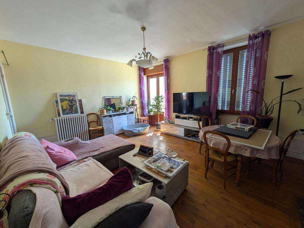 Appartement à LE COTEAU