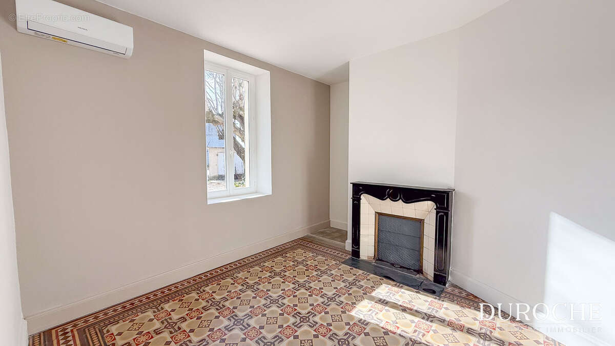 Maison à CAMARET-SUR-AIGUES