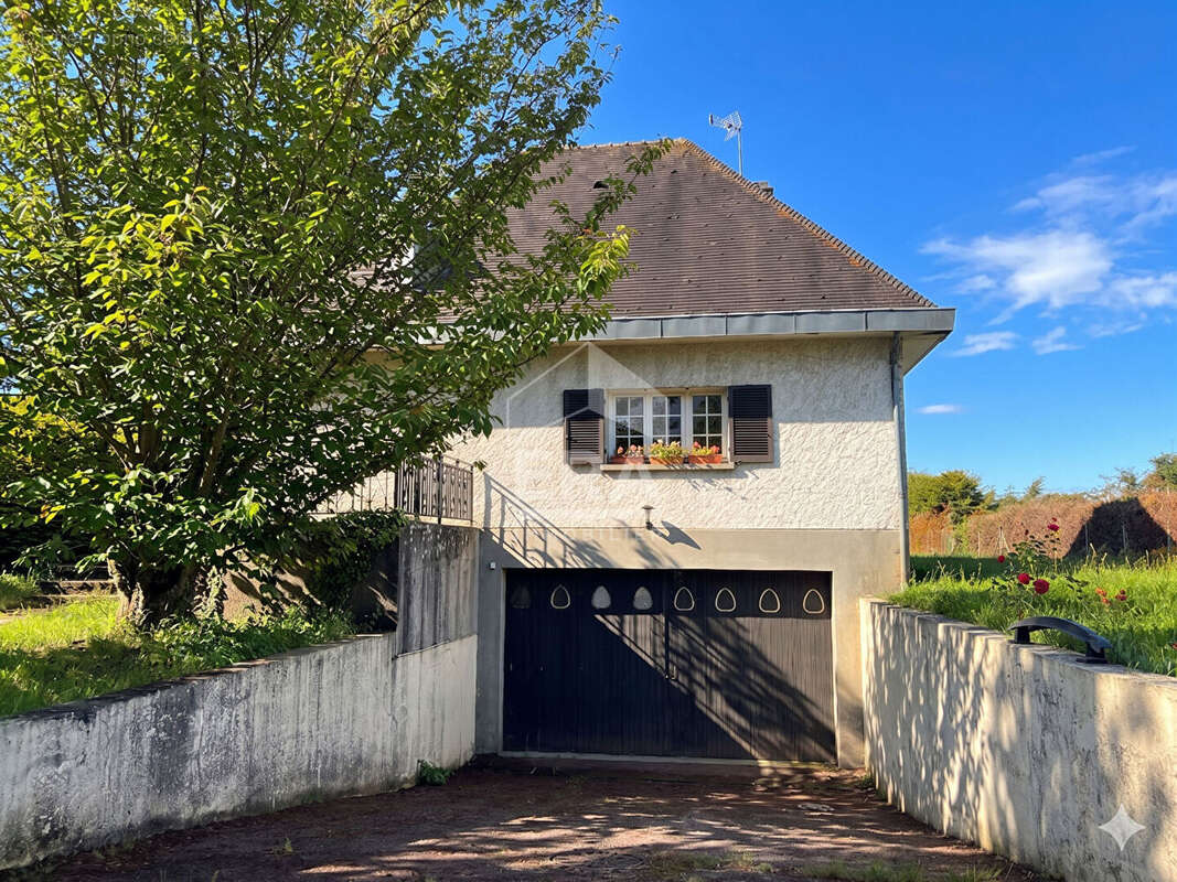 Maison à CRESPIERES