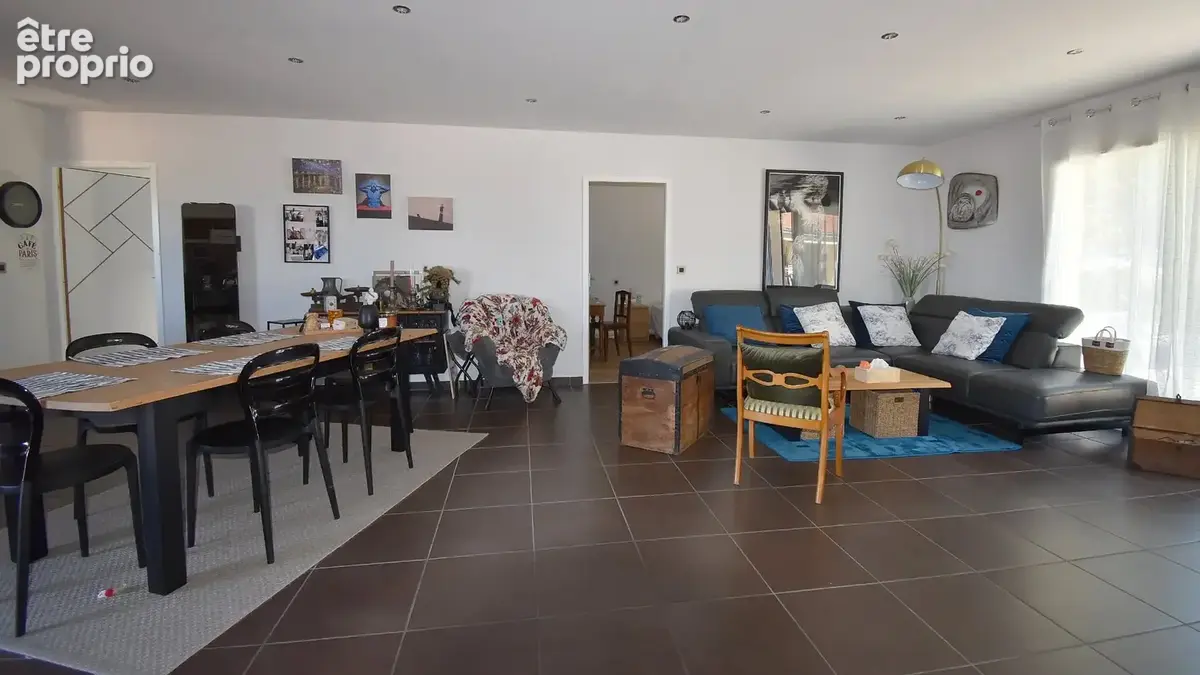 Pavillon plain-pied à vendre à Bellerive-Sur-Allier, secteur Vichy, 4 chambres et bureau. - photo 5