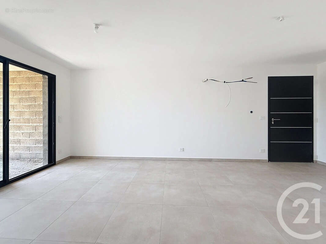 Appartement 62 m² à Santa-Lucia-Di-Moriani  - photo 8