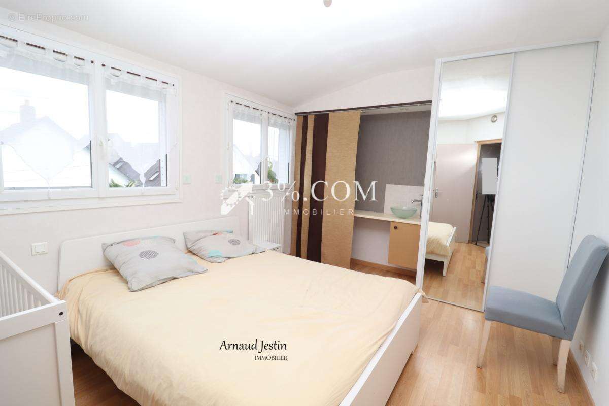 Maison à SAINT-JACQUES-DE-LA-LANDE