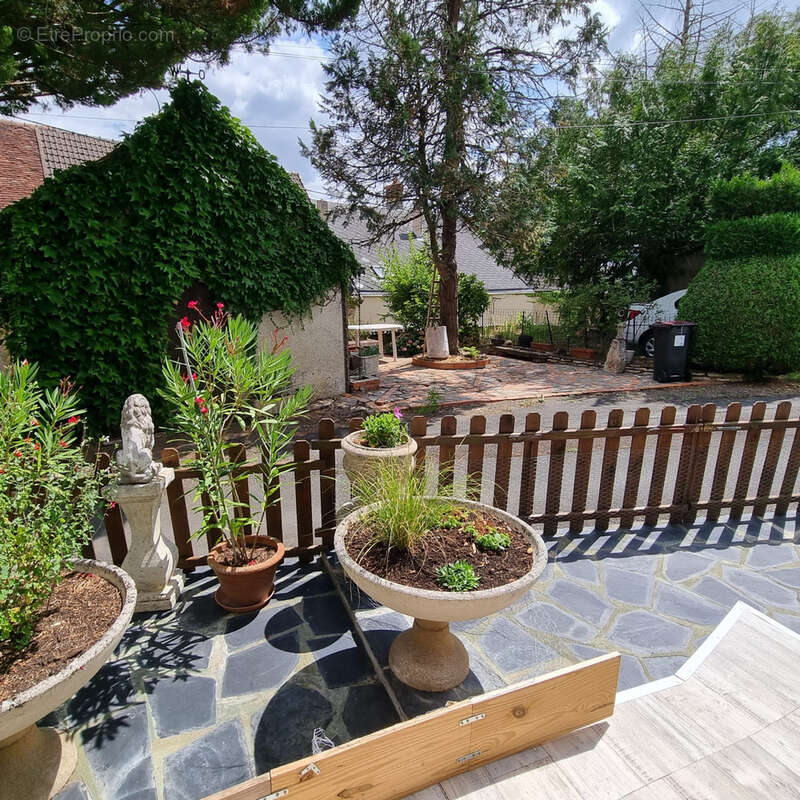 Maison à MONTGIVRAY