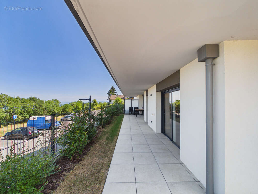 Appartement récent avec terrasse et jardin à Marin - photo 8