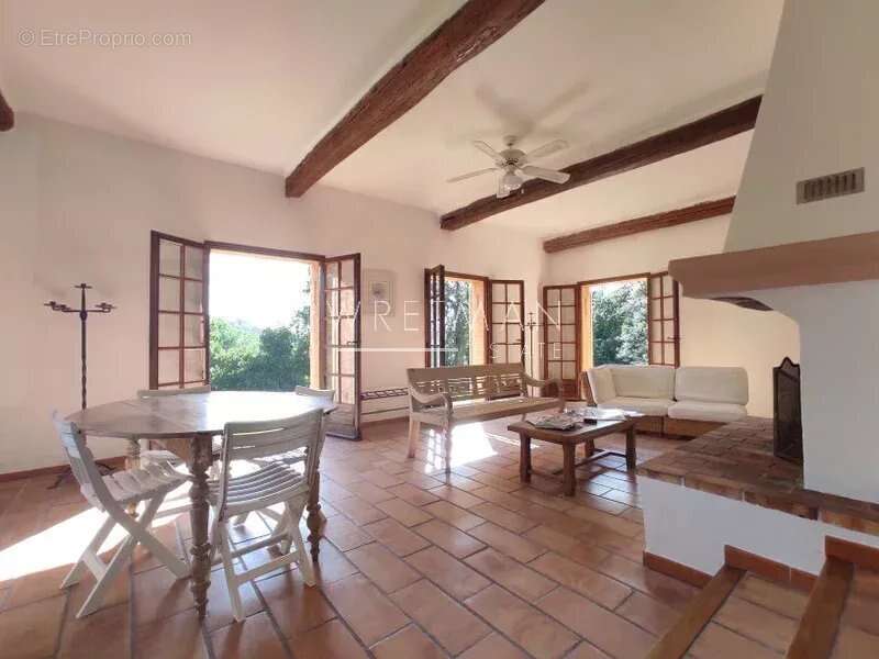 Maison à LA GARDE-FREINET