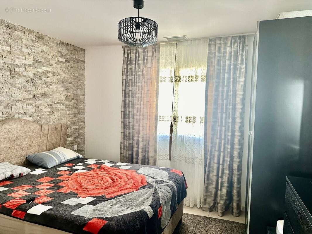 Maison à SAINTE-ANASTASIE-SUR-ISSOLE