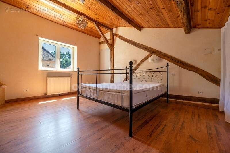 Maison à SAVIGNAC-LES-EGLISES