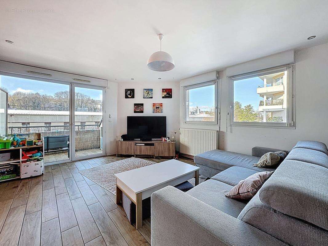 Appartement à LA ROCHE-SUR-FORON