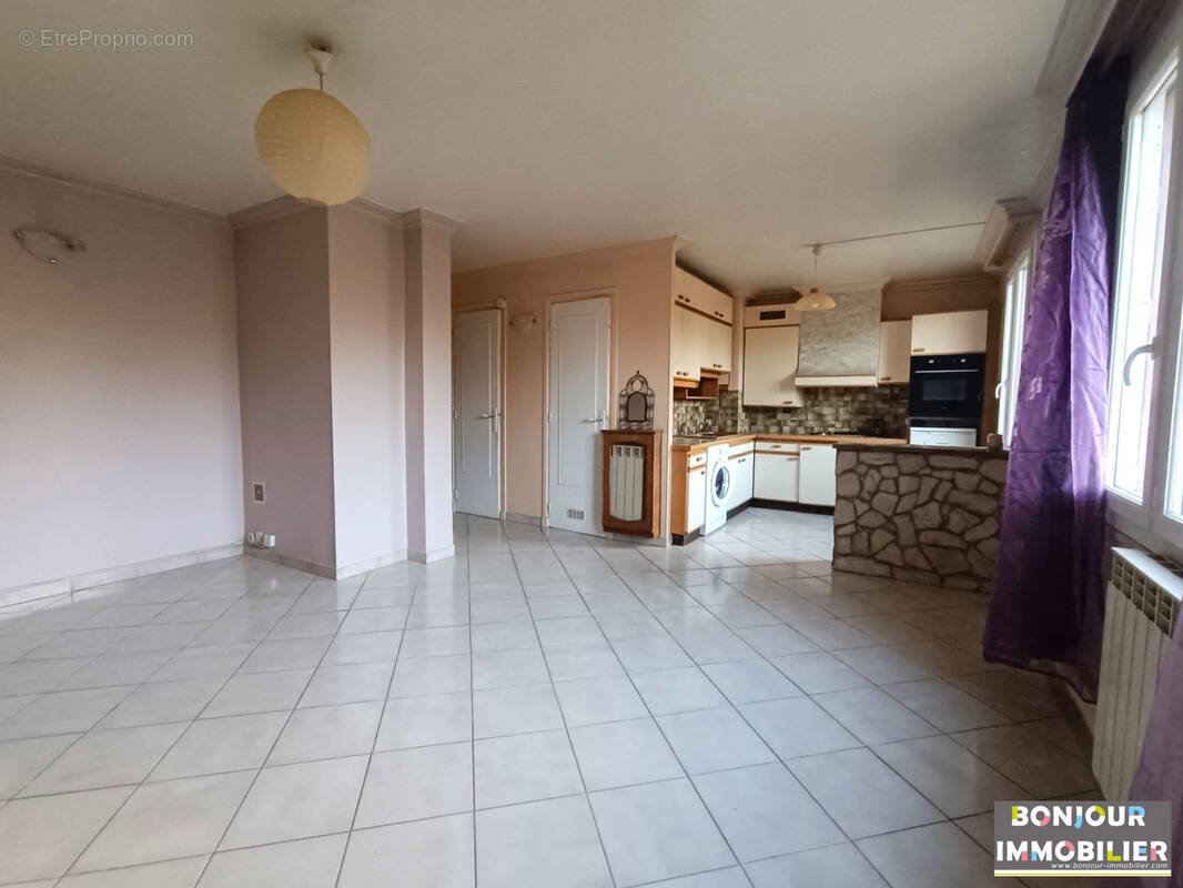 Appartement à FONTAINE