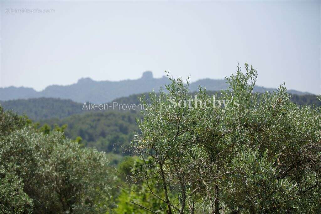 Maison à SIMIANE-COLLONGUE