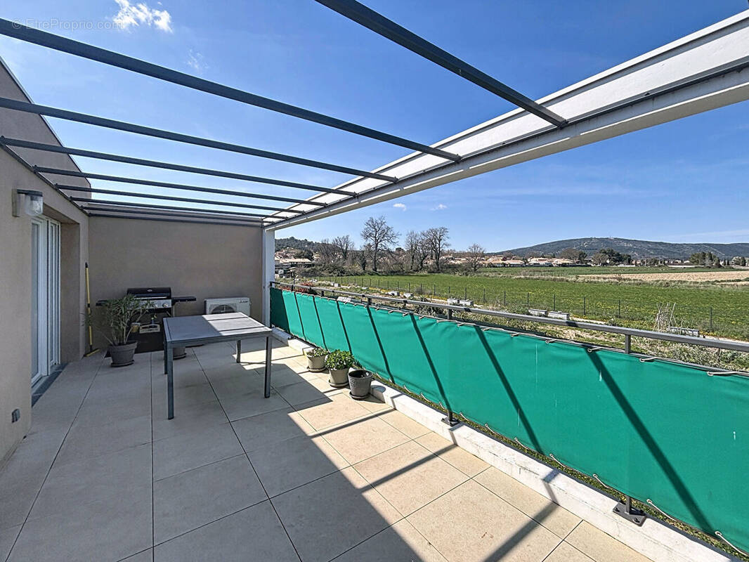 Appartement à LE PUY-SAINTE-REPARADE