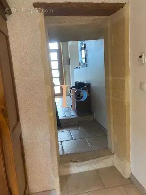 Maison à POUILLY-SOUS-CHARLIEU