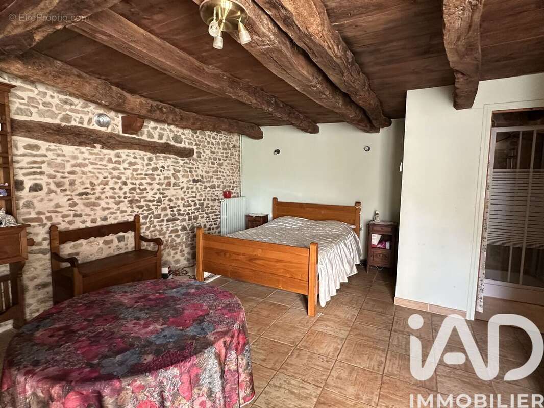 Maison 132 m² à Saint-Malo-Des-Trois-Fontaines  - photo 5