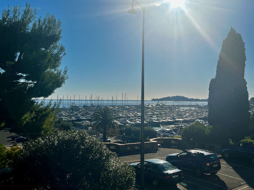 Appartement à BEAULIEU-SUR-MER