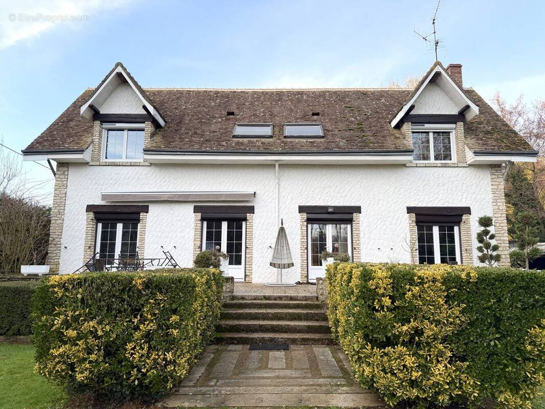 Façade - Maison à TORCE-EN-VALLEE