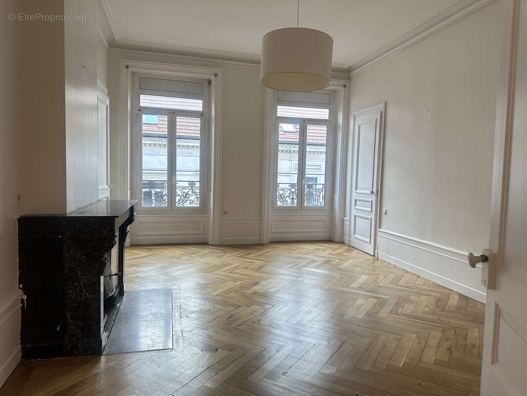 Appartement à SAINT-ETIENNE